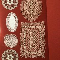 Lotto 70 centrini e sotto bicchieri