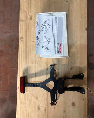 Porta Targa Gilles Tooling per Yamaha MT10-09-07