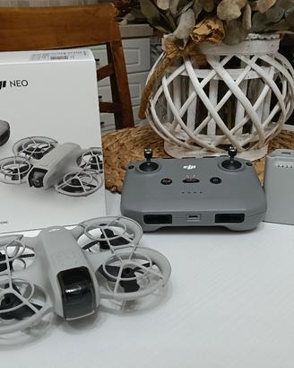 Drone DJI versione combo con RC e tre batterie 