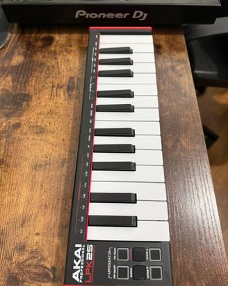 Akai LPK25
