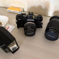 Fotocamera Olympus OM-2 con obiettivo 200mm Macro,