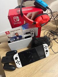 Nintendo switch oled + cuffie + joystick + gioco