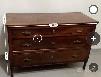 Comò in legno massello antico