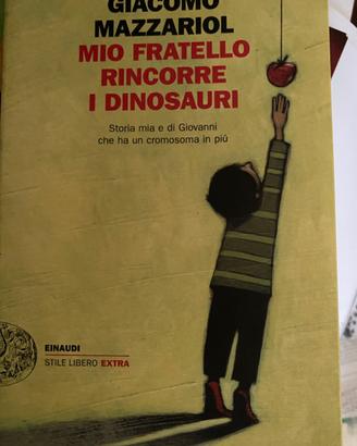 Mio fratello rincorre i dinosauri
