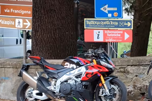 Aprilia tuono v4 FACTORY 2023 unico proprietario