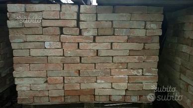 Materiale vecchio di recupero