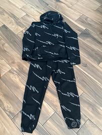 tre completi diversi colori