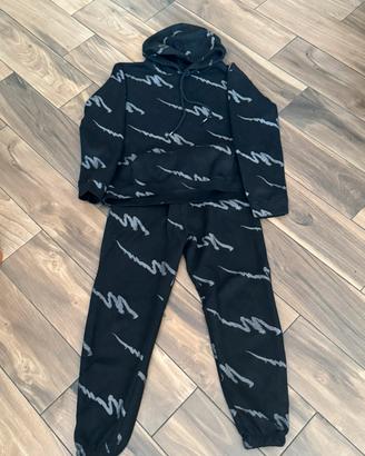 tre completi diversi colori