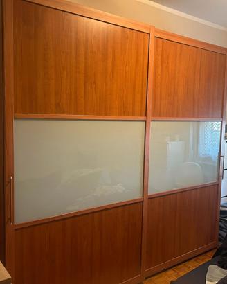 Armadio con ante scorrevoli 