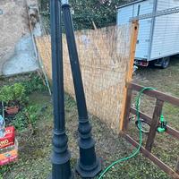 Coppia pali per lampioni in gomma dura