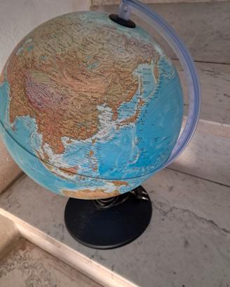 MAPPAMONDO CON ILLUMINZIONE
