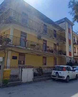 Villafranca,pressi parco briosa,5 vani e servizi