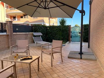 Oltremare appartamento con corte recintata