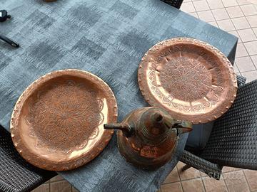 Piatti e teiera in rame artigianato marocchino