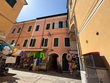 Appartamento di 90 m² con 4 locali a Laigueglia