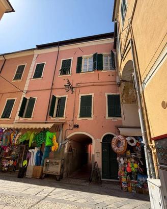 Appartamento di 90 m² con 4 locali a Laigueglia