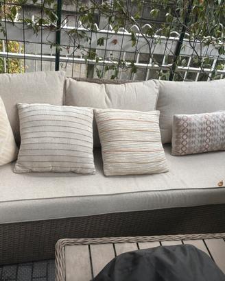 Set divani e tavolo giardino