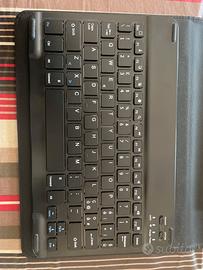 Tastiera con cover e cavi per tablet – come nuova