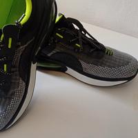   Scarpe sportive nuove 