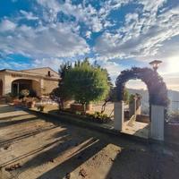 Casa indipendente con spazi ampi e luminosi