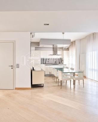 TRILOCALE RISTRUTTURATO CON BOX E CANTINA !!!