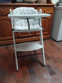 seggiolone in legno laccato bianco
