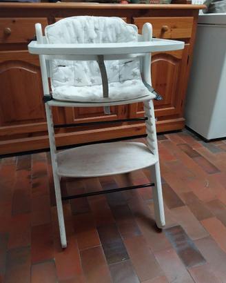 seggiolone in legno laccato bianco