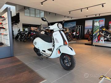 Vespa GTS 300 hpe Super Sport