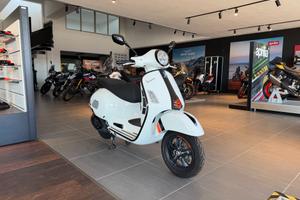 Vespa GTS 300 hpe Super Sport