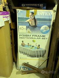 Pisicina per tutta la famiglia Intex con scaletta