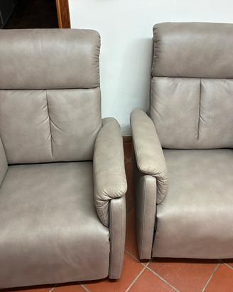 2 Poltrone reclinabili nuove