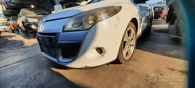 RENAULT MEGANE 2010 - PARAURTI ANTERIORE