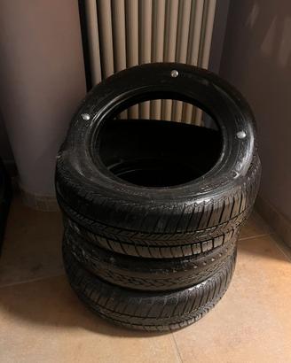 Sedia di design / pouf con pneumatici riciclati