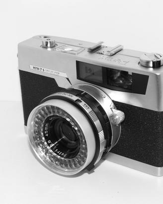 Fotocamera a telemetro Petri 7S