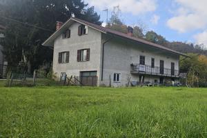 Casa indipendente con ampi spazi e terreno