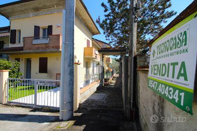 VILLA A SCHIERA A MERCATO SARACENO