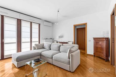 Appartamento di 96 m² con 3 locali e box auto a Se