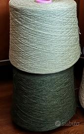 Lotto di 2 matasse di pura lana vergine