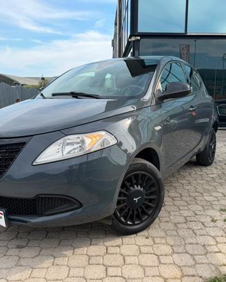 Lancia Ypsilon 0.9 TwinAir 85 CV 5 porte Metano Ec