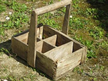 Cassetta vecchia legno rudimentale porta-attrezzi