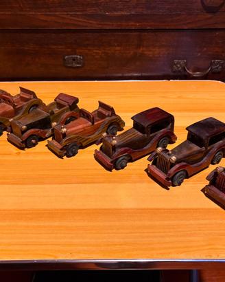 Lotto 7 automobiline in legno
