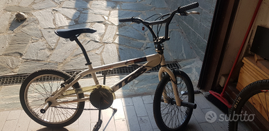 Bicicletta BMX solo per persone interessate