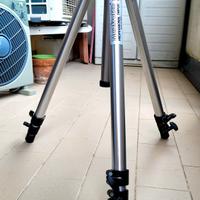 Treppiedi Manfrotto mod. 190 con testa 3 vie.