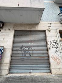 Locale commerciale con cortile a Cagliari