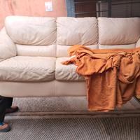 DIVANO IN PELLE COLOR CREMA