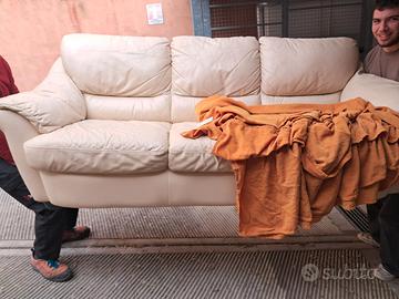 DIVANO IN PELLE COLOR CREMA