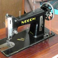 Macchina da cucire a pedale Necchi