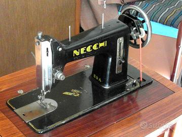 Macchina da cucire a pedale Necchi