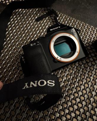 Sony alpha 7 con obiettivo 28 70