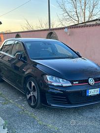Volkswagen Golf GTI 2.0 TSI DSG